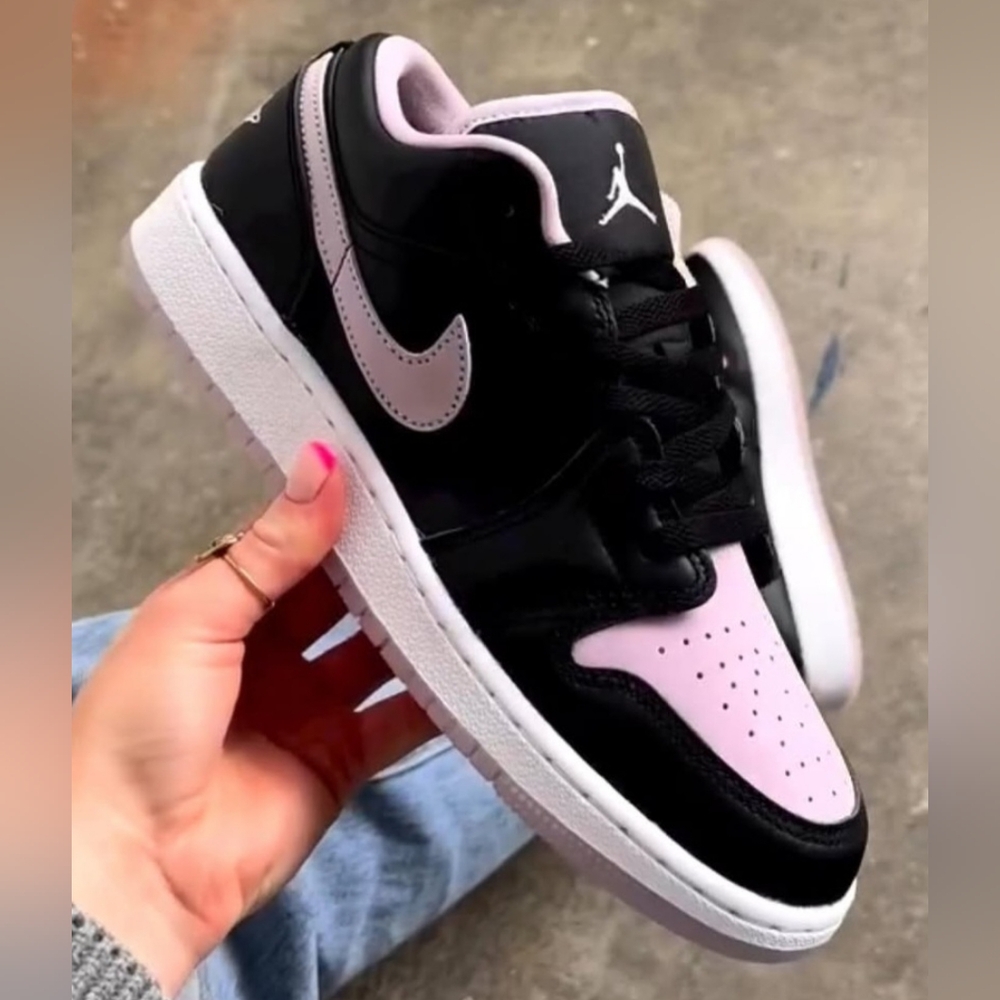 AIR JORDAN 1 LOW BLACK/LILAC WOMEN'S US SIZE 8.5 BRAND NEW IN BOX